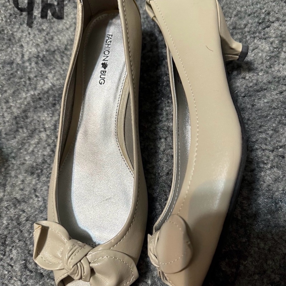 Fashion Bug Women's Beige Bow Loafers